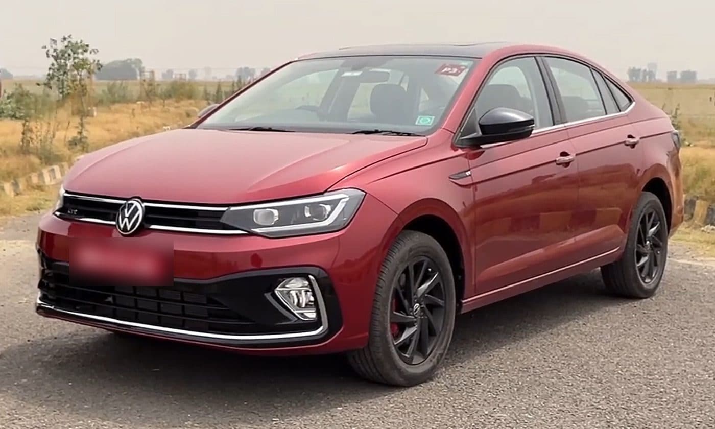 Volkswagen Virtus 2022 rojo, foto de referencia del modelo